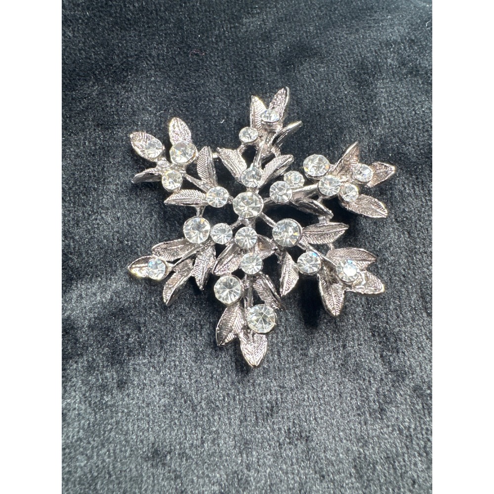 Brooch‎ Women Silver Snowflake with Clear Rhinestone Holiday Winter Pin